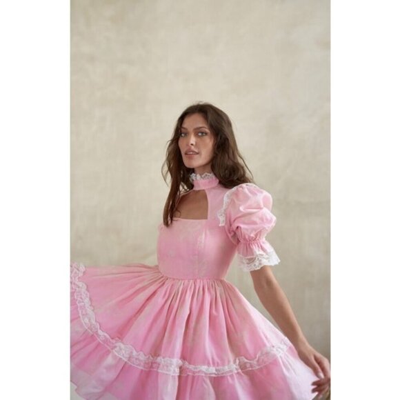 💕SELKIE💕 The Luaua 18th Dress ~ Pink Floral Print Small NWOT - Picture 1 of 12